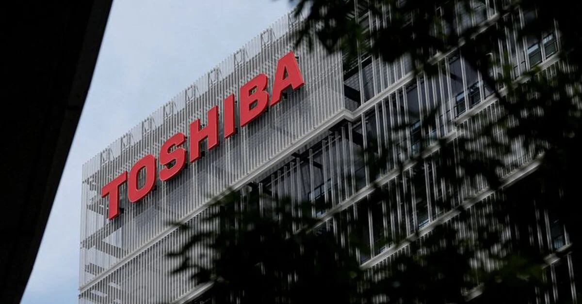 Toshiba lowers its full-year profit forecast