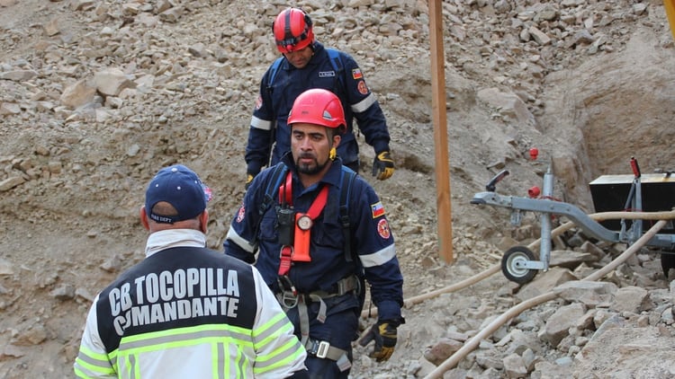 Los equipos de rescate trabajan sin parar (AFP)