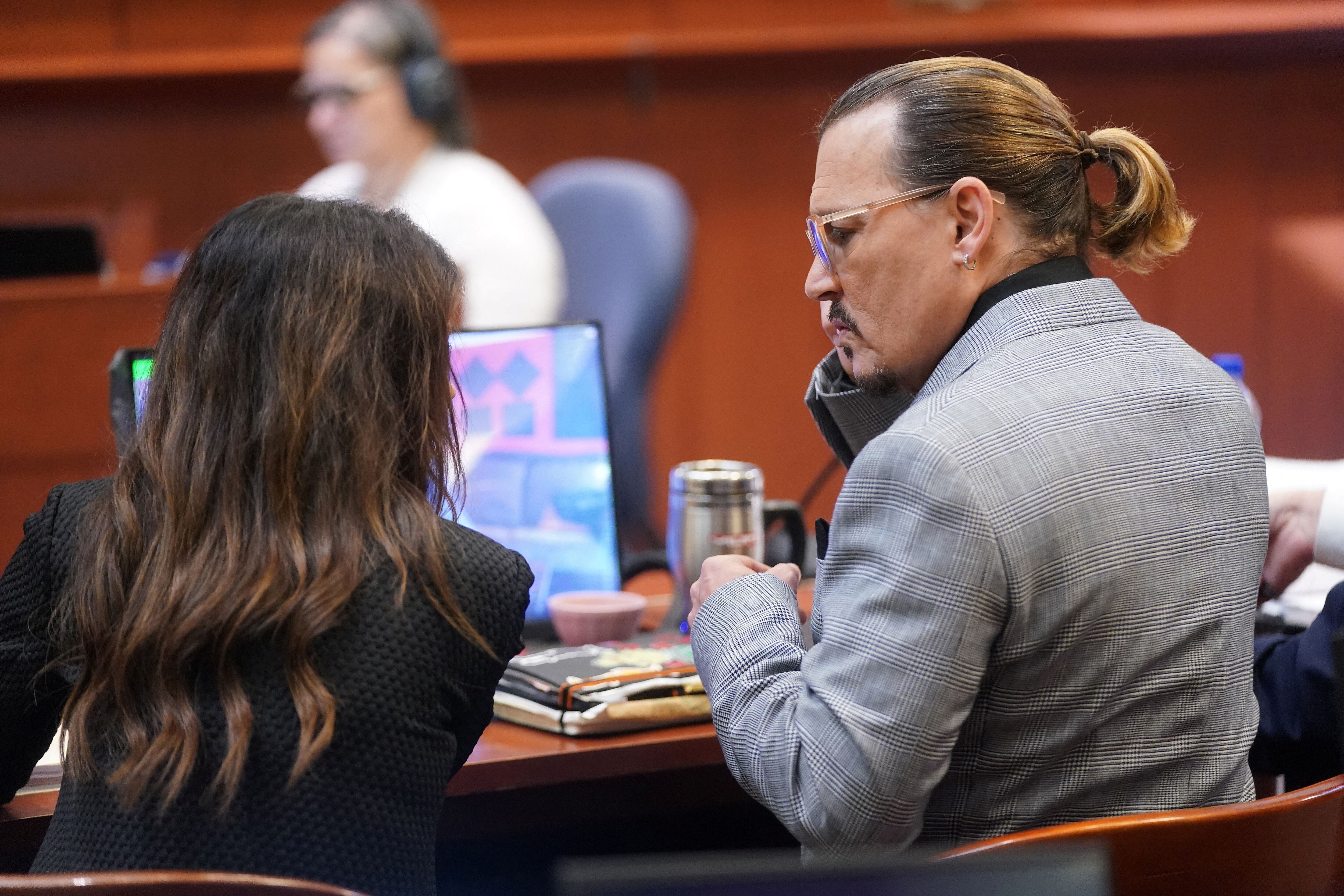 Johnny Depp en la corte de Fairfax,Virginia, donde se desarrolló el juicio. (Shawn Thew/REUTERS)