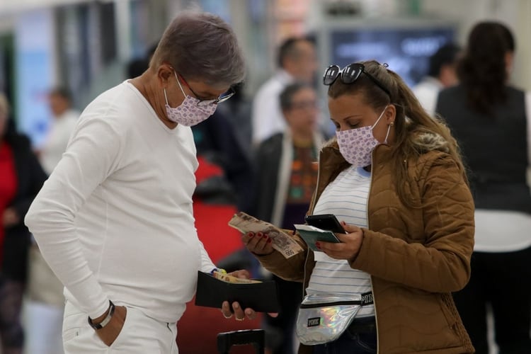 La cercanía con una persona infectada puede ocasionar un contagio, según la OMS FOTO: GRACIELA LÓPEZ /CUARTOSCURO.COM