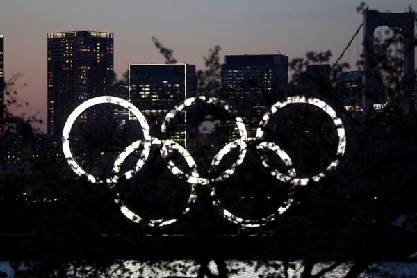 Foto del miércoles de los anillos olímpicos en el Odaiba Marine Park de Tokio. Mar 25, 2020. REUTERS/Issei Kato