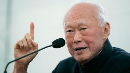 Lee Kuan Yew poco antes de morir, en 2015 (AP)