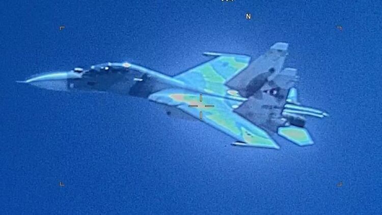 Un Su-30 venezolando, visto desde el Lockheed EP-3 (Twitter: @Southcom)