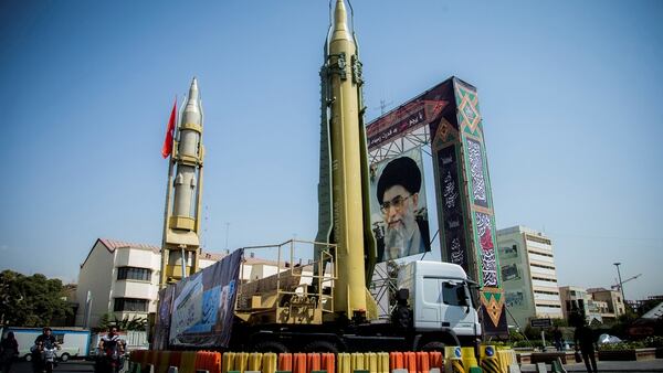 Irán desafía occidente con la presentación de nuevos misiles