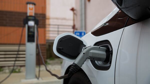 Los autos eléctricos e híbridos están en plena expansión en todo el mundo. Decenas de países evalúan prohibir la venta de vehículos de motorización tradicional para mediados de la próxima década (Getty)