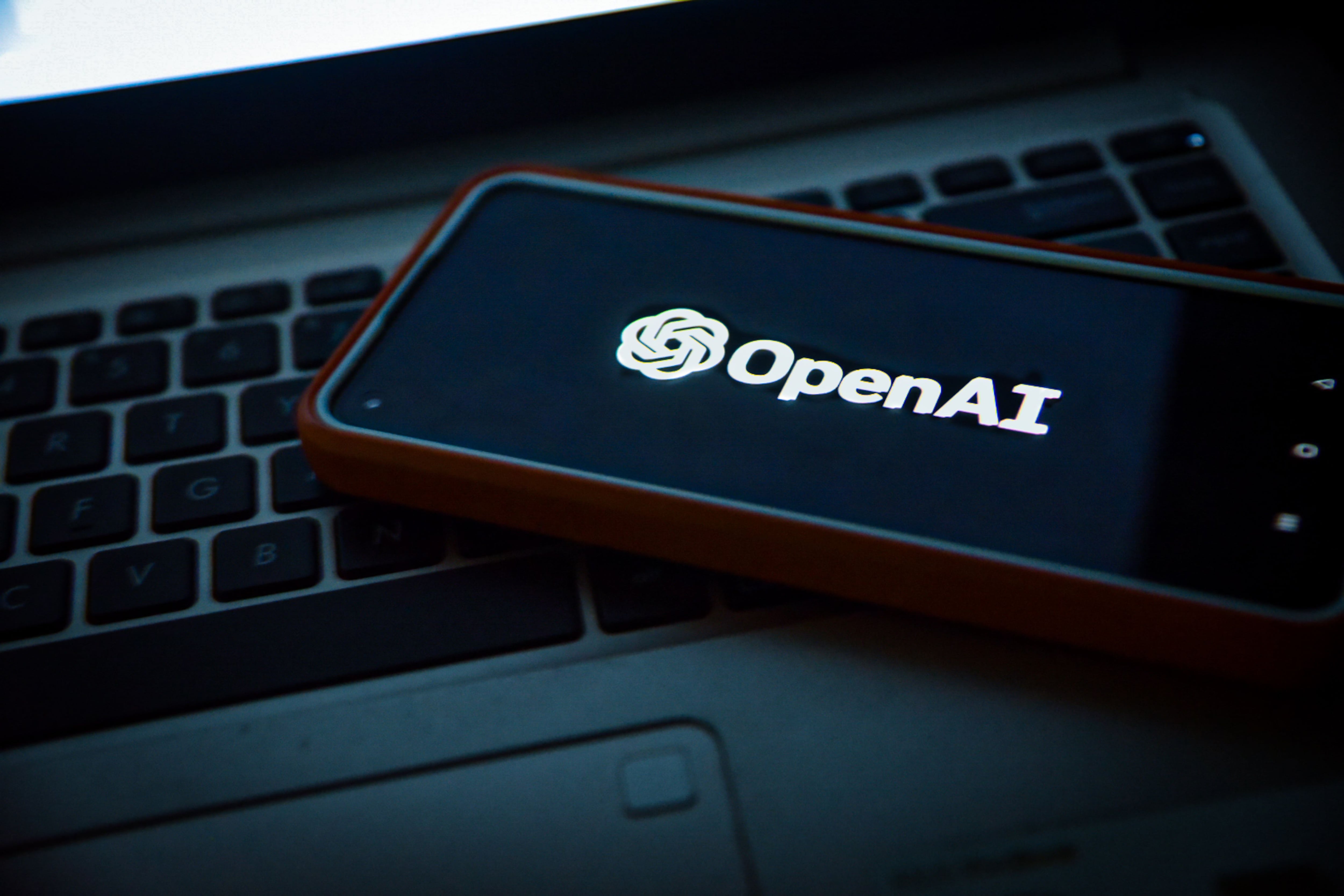 OpenAI aseguró que la inteligencia artificial tendrá mejoras para incluir reglas y que no tenga sesgos ideológicos.