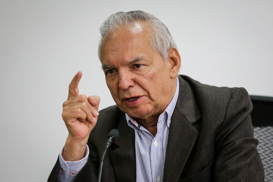 El ministro de Hacienda, Ricardo Bonilla, analiza cambios en la tributación en Colombia