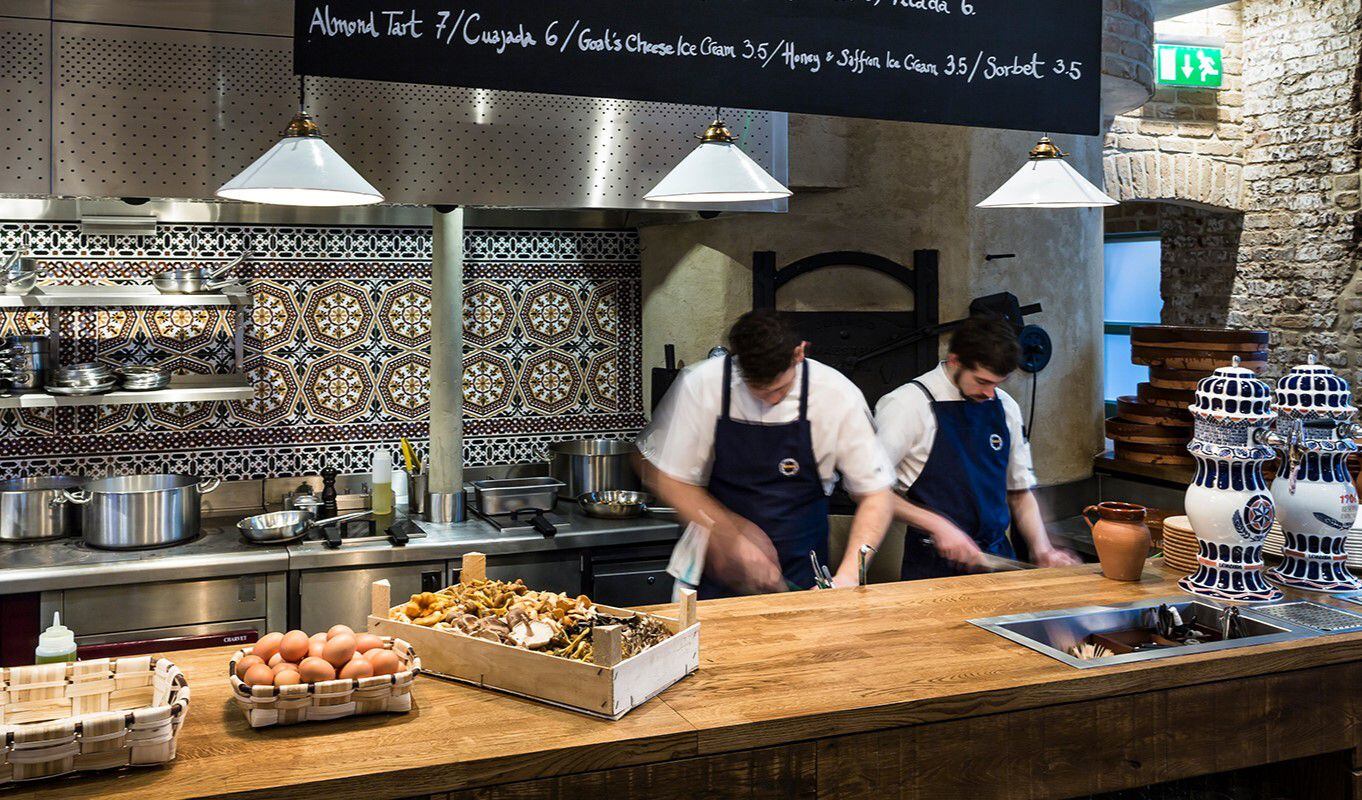 El restaurante con estrella Michelin de una chef española que triunfa en Londres: pulpo, cochinillo segoviano y tapas