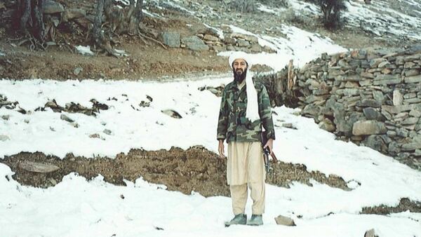 Osama bin Laden, en su fortaleza de Tora Bora, en Afganistán