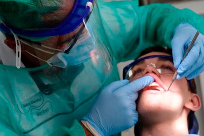 La OMS advierte que los cuidados dentales han sido los grandes olvidados en la pandemia EFE/NACHO GALLEGO/Archivo
