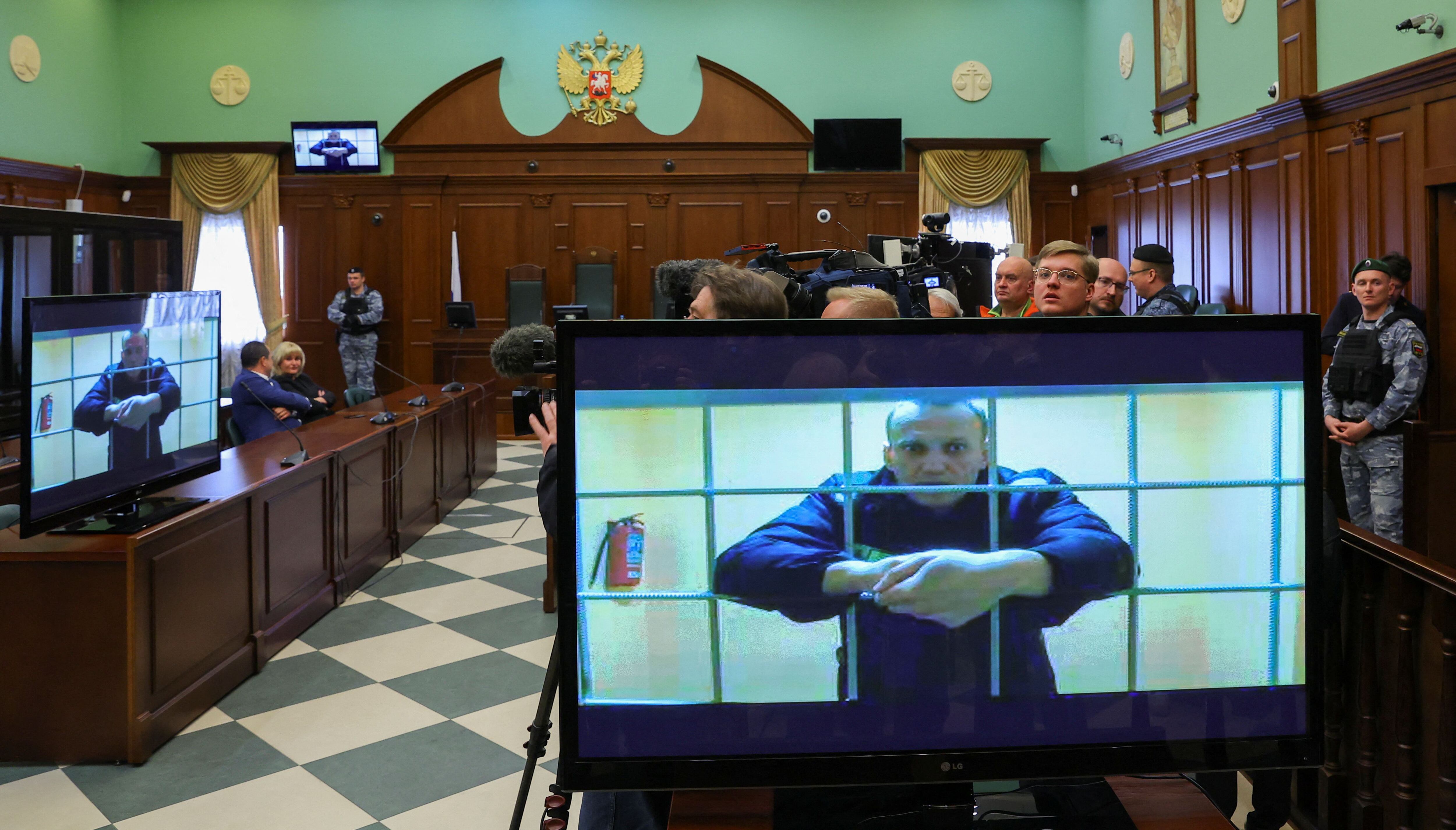 Desde su celda, Navalny debía asistir durante el día por videoconferencia a tres audiencias relativas a denuncias contra las restricciones impuestas por la administración penitenciaria. (REUTERS)
