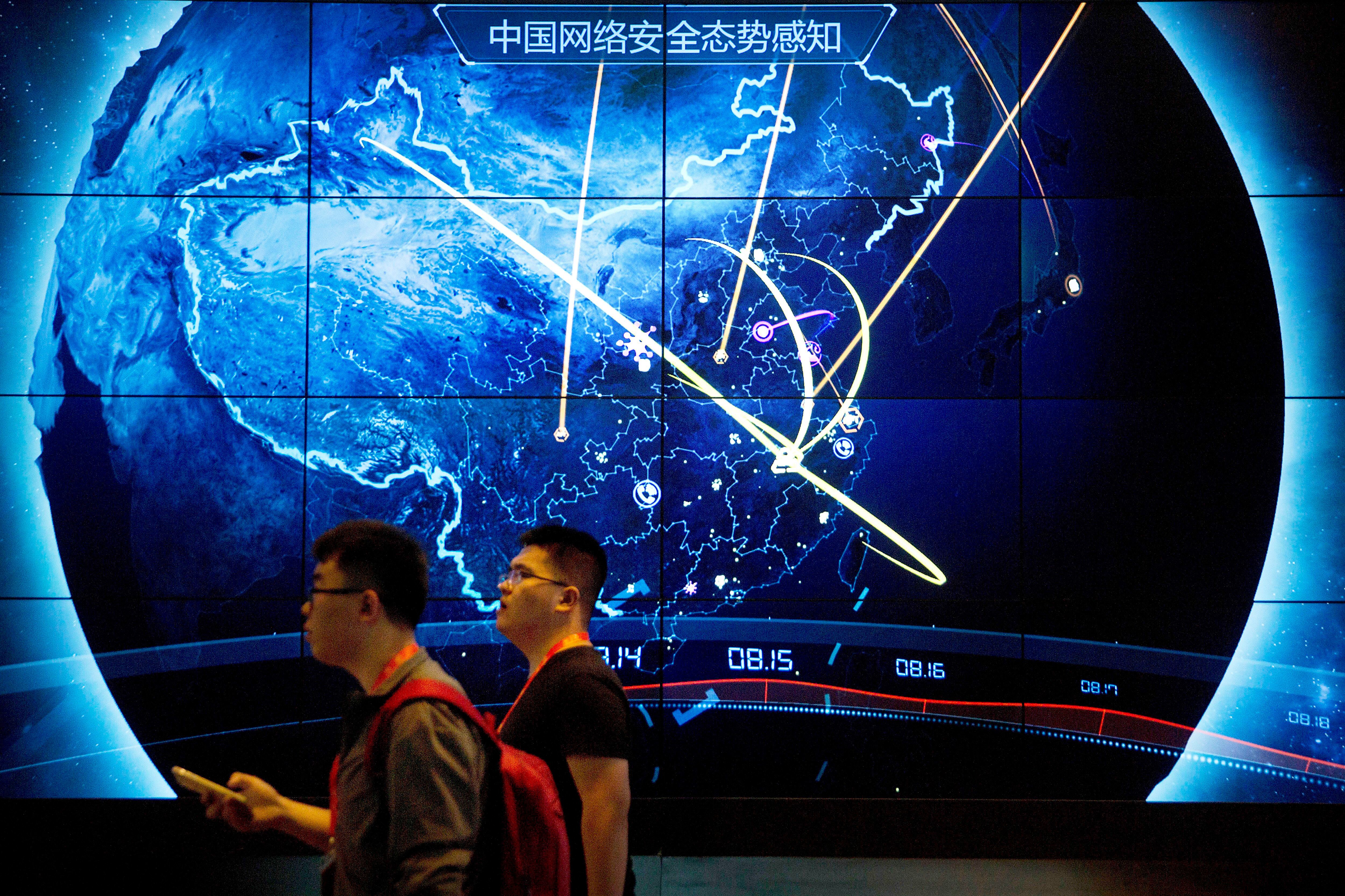 Una pantalla que muestra ciberataques en China en una conferencia sobre seguridad en la internet en Pekín (Foto: AP /Mark Schiefelbein)