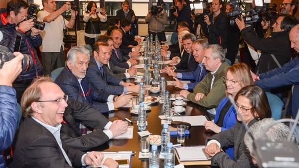 Los gobernadores antes del inicio de la reuniÃ³n en el CFI