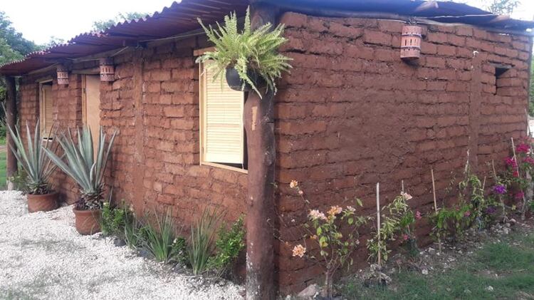 En sólo 15 días, en Quinta Roo se construyó una casa a base de sargazo (Foto: Facebook Noticaribe)