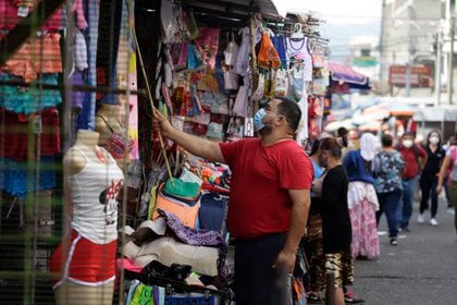 El Banco Mundial prevé una caída del 7,9 % de la economía de Latinoamérica (EFE/Rodrigo Sura/Archivo)