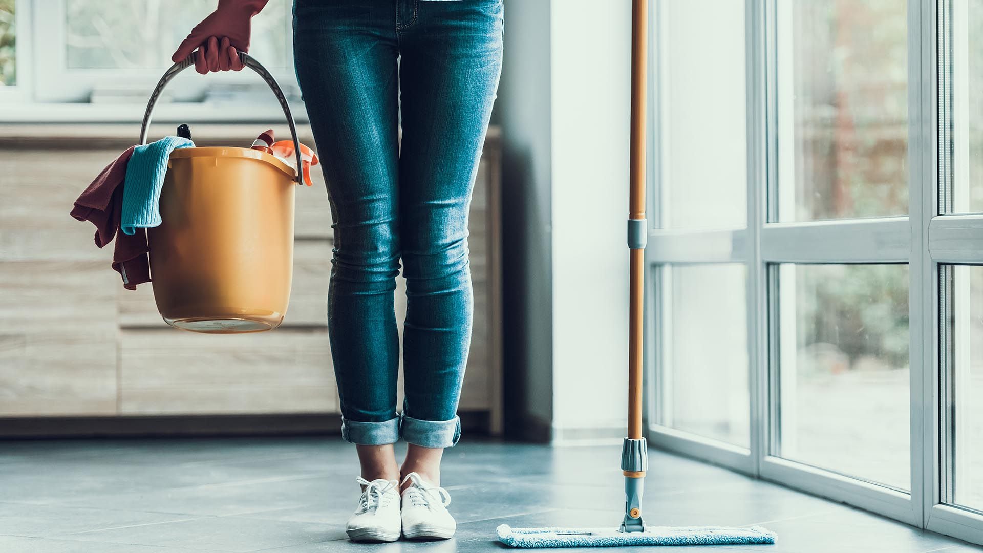 El mes próximo se aplica un 6% de ajuste a los salarios de los trabajadores de casas particulares (Shutterstock)