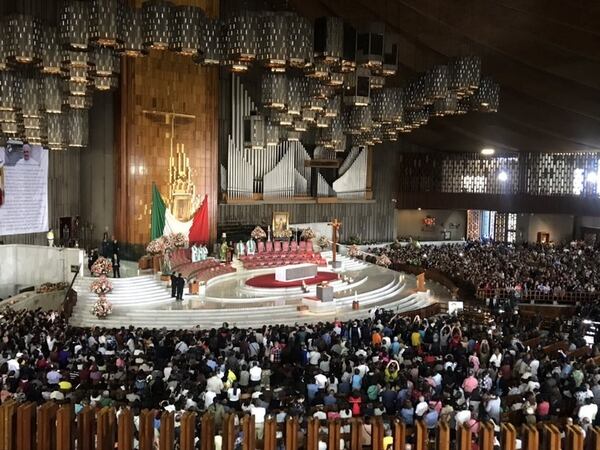 La misa se llevó a cabo frente a los familiares del fallecido cantante (Foto: Ana Hernández/Infobae México)