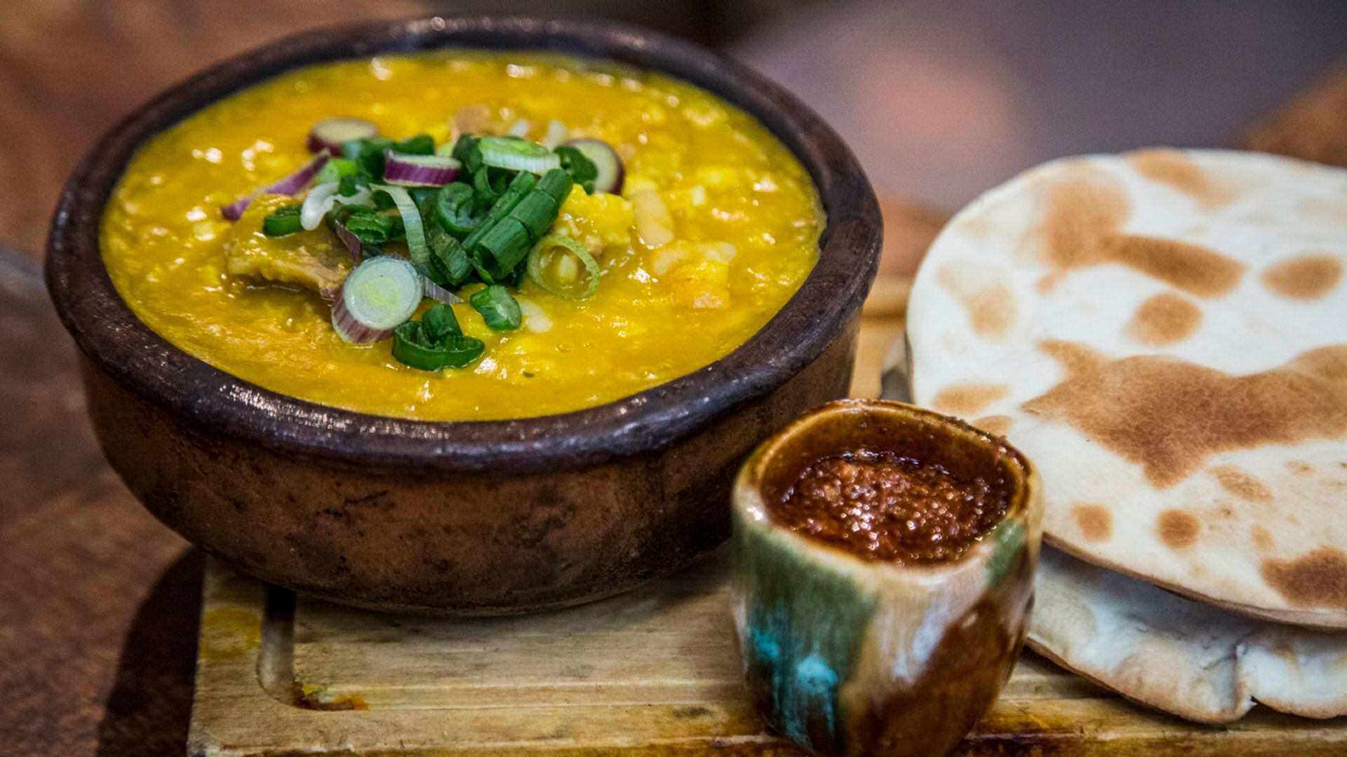 Al recalentar, hay que verificar la temperatura desde el medio de la cacerola, ya que toma más tiempo para calentarse (foto Pablo Mekler)