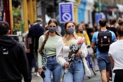 “Si pudiéramos lograr que todo el mundo usara una máscara ahora, realmente creo que podríamos tener esta epidemia bajo control en cuatro, seis u ocho semanas”, dijo el director del CDC de EEUU. (REUTERS/Simon Dawson)