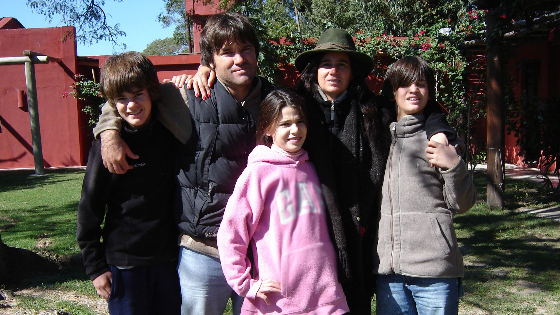 Una de las fotos de la época en que se mudaron al campo con sus hijos, Josefina, Ramón y Diego