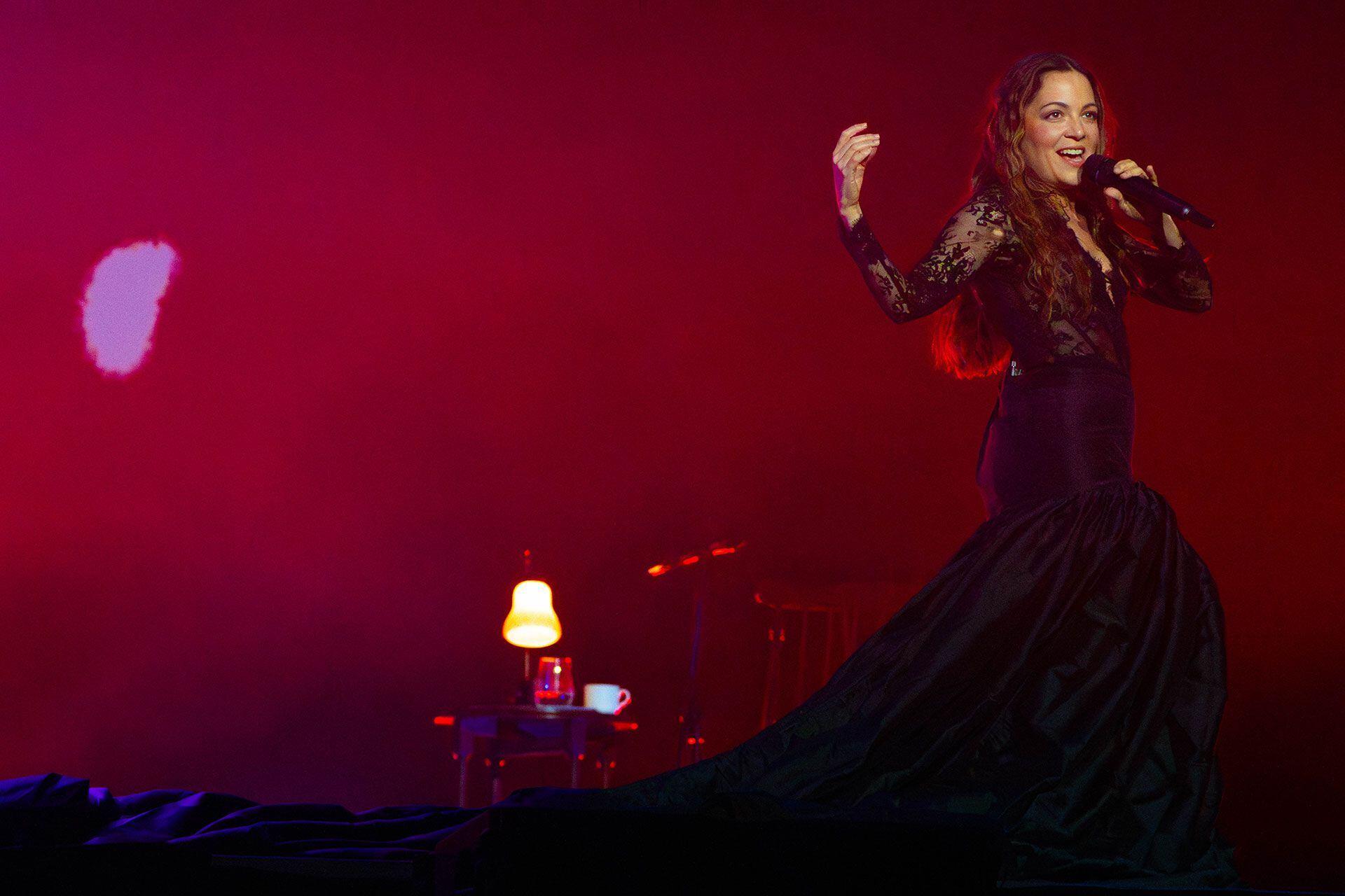 Natalia Lafourcade, en un momento de su magnífico recital en el Movistar Arena de Buenos Aires (Foto: Franco Fafasuli)