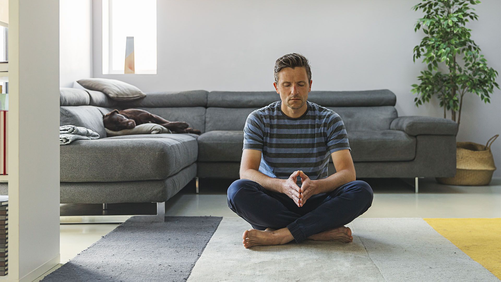 La práctica de la meditación reduce la frecuencia de los pensamientos negativos (Getty)