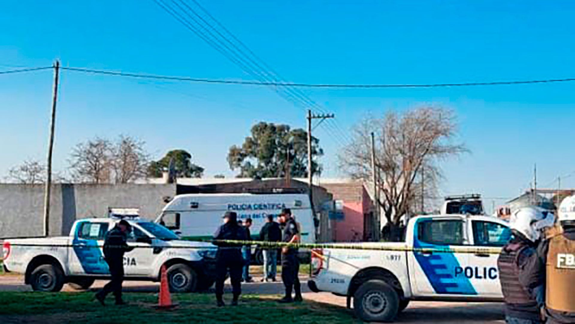 La Policía Científica trabajando en el lugar del hecho