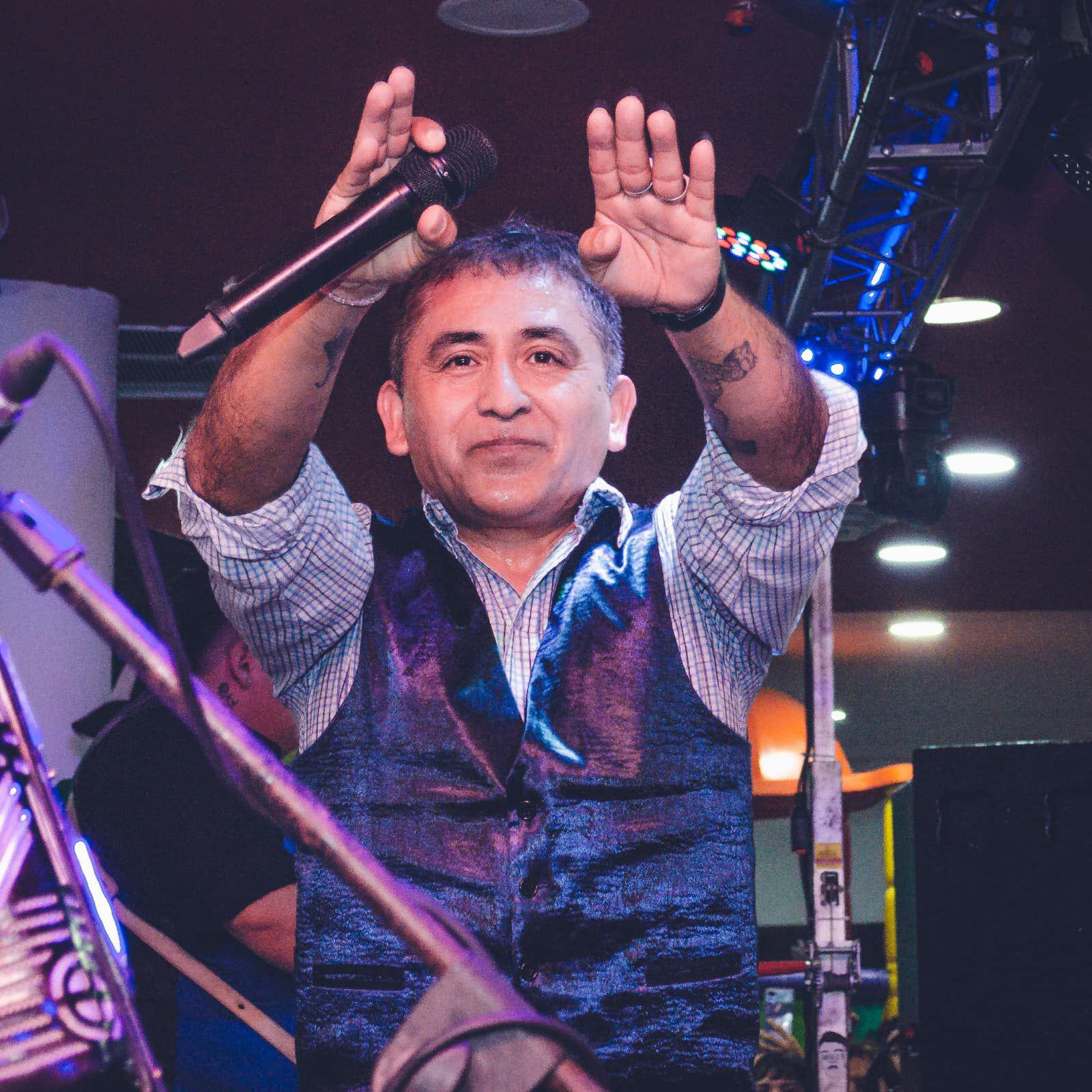 Huguito Flores, nacido en 1965, se convirtió en un estandarte de la guaracha (FB HuguitoFloresElSuper)
