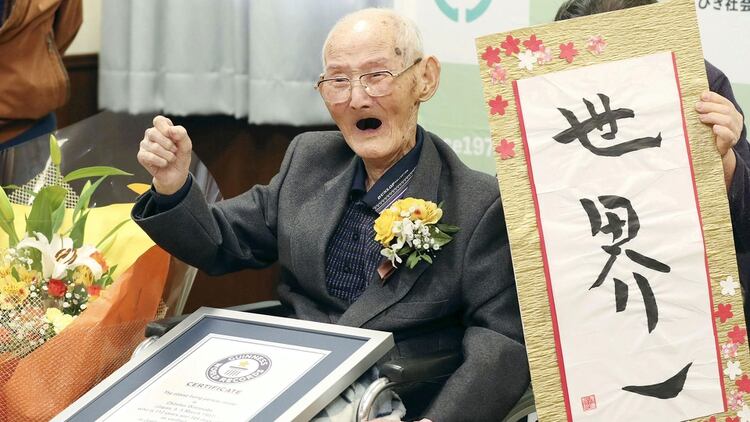 Chitetsu Watanabe, el hombre más longevo del mundo y un ejemplo de súpercentenario (REUTERS)