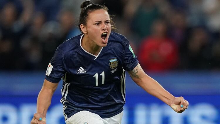 El grito del gol del empate de Florencia Bonsegundo, la heroína argentina (Foto Lionel BONAVENTURE / AFP)