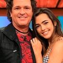 El cantante colombiano Carlos Vives y su polémica hija Lucy.