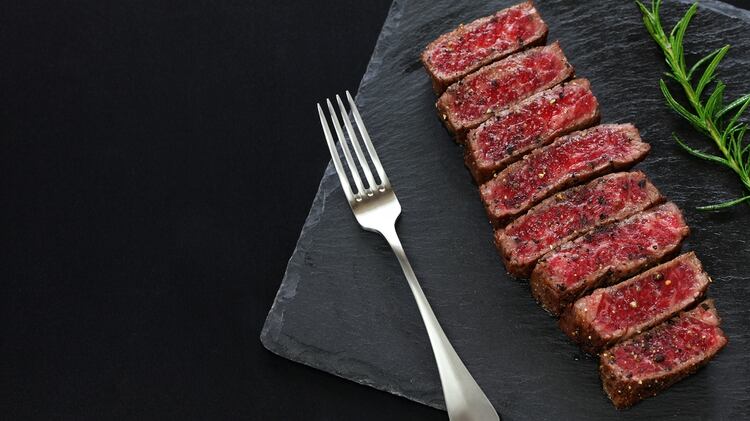 Además de la exquisita carne argentina, se servirá la selecta y carísima carne wagyu (Getty)