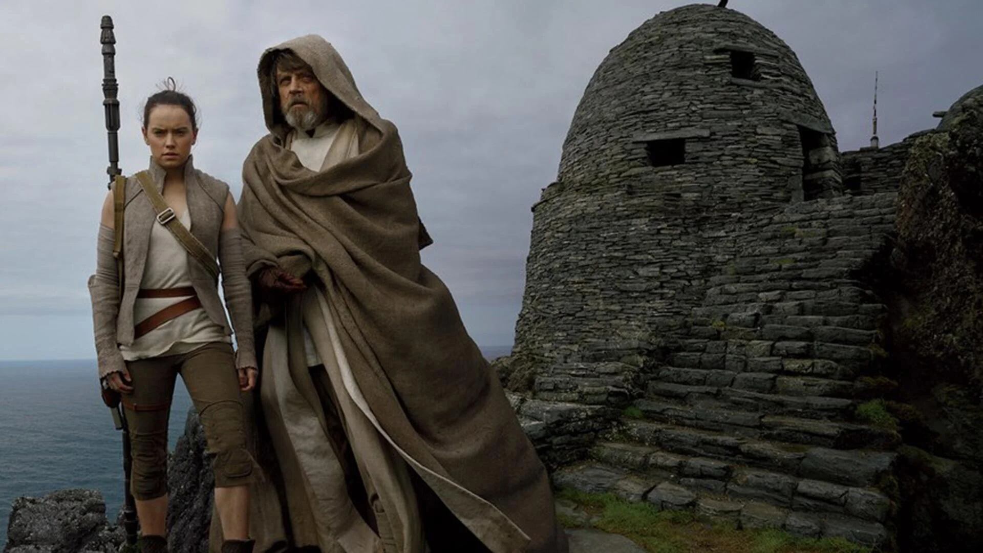 Daisy Ridley (Rey) y Mark Hamill (Luke Skywalker)
