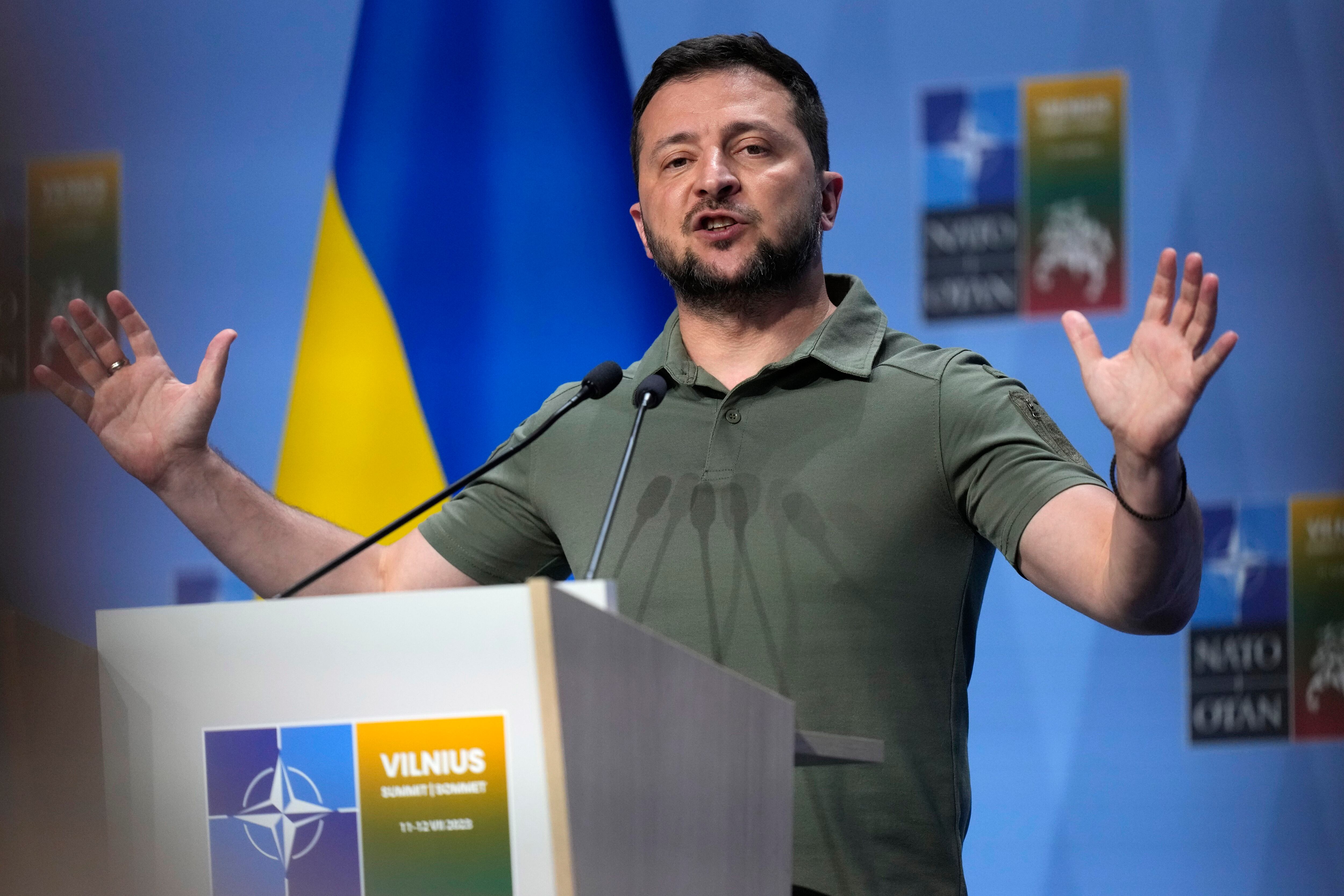 El presidente ucraniano, Volodimir Zelensky, habla en una conferencia de prensa durante una cumbre de la OTAN el miércoles 12 de julio de 2023, en Vilna, Lituania. (AP Foto/Pavel Golovkin/Archivo)