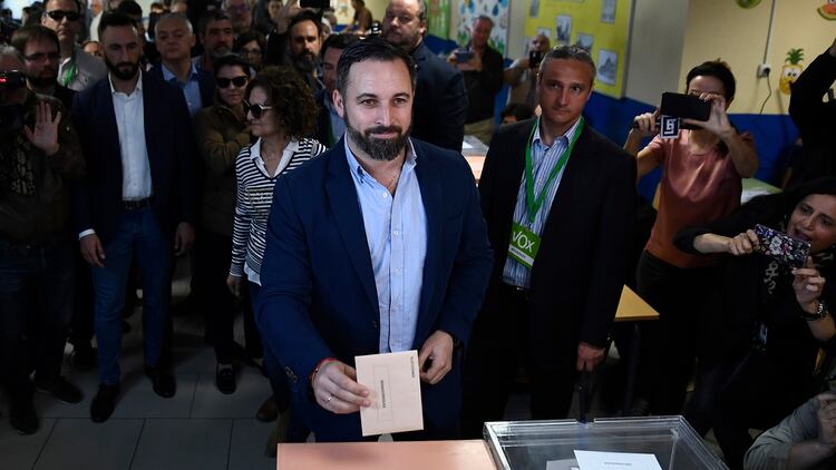 Para el presidente de Vox, Santiago Abascal, “millones de españoles van a votar con esperanza, sin miedo a nada ni a nadie” en unas elecciones generales que prevé que tendrán un “carácter histórico para España” (AFP)
