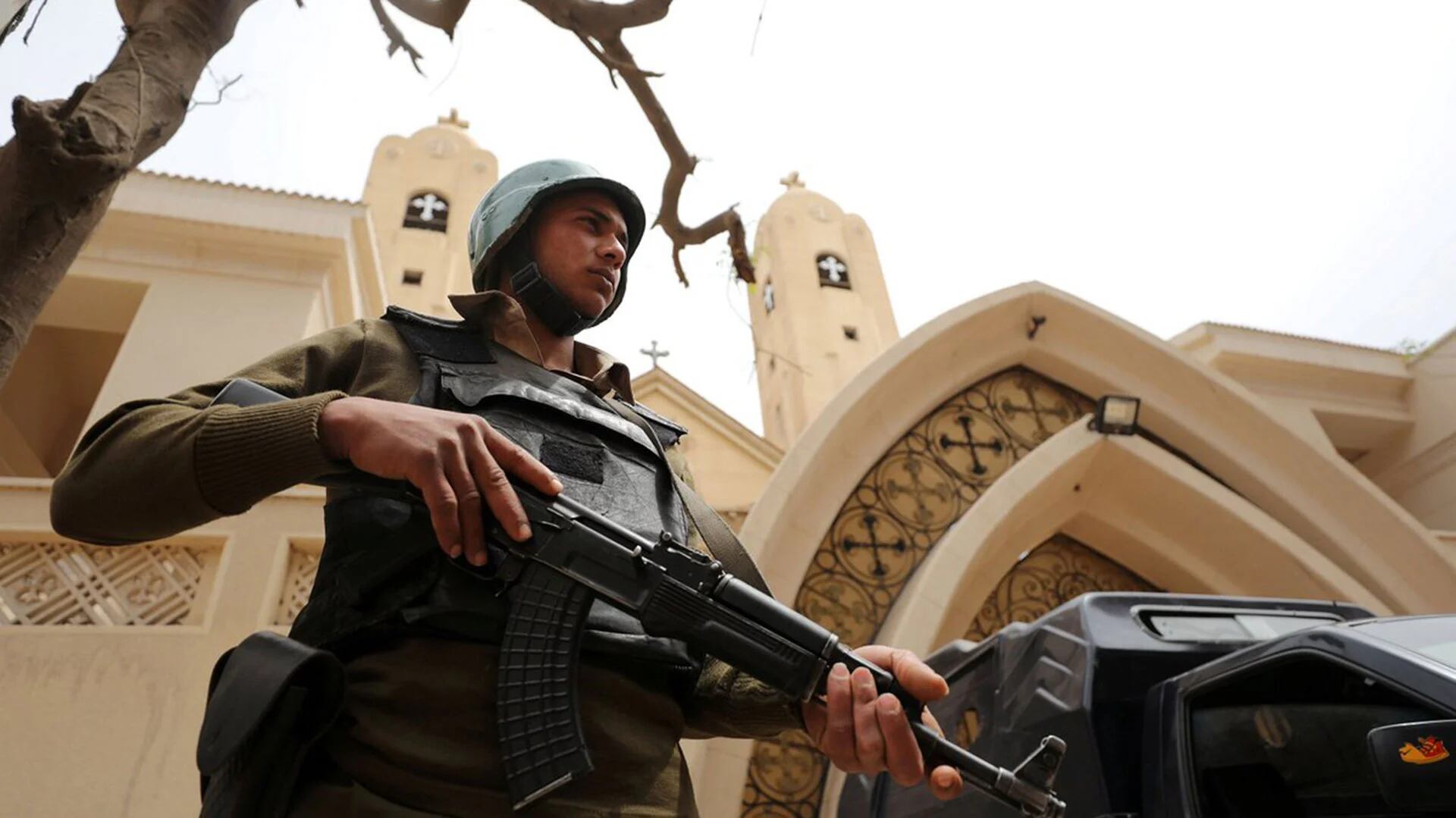 El grupo yihadista Estado Islámico (ISIS, por sus siglas en inglés) reivindicó este sábado el ataque perpetrado la víspera contra cristianos coptos que dejó 29 muertos
