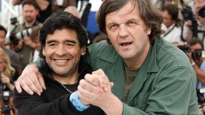 Diego Maradona junto al director de cine serbio Emir Kusturica en el Festival de Cine de Cannes en 2008. (REUTERS)