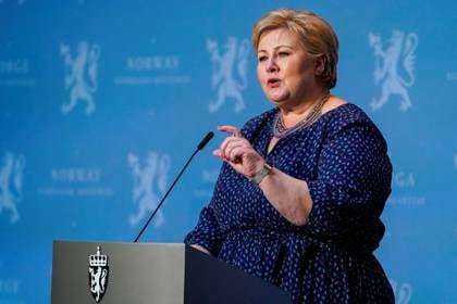 La premier noruega Erna Solberg admitió que tomó algunas decisiones por "miedo" y que probablemente no hacía falta cerrar las escuelas durante la cuarentena.