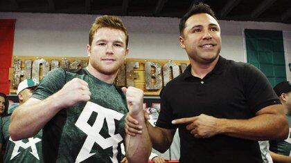 La relación laboral entre Saúl Álvarez y Oscar de la Hoya comenzó en el 2010, cuando firmó con Golden Boy  (Foto: Instagram@oscardelahoya)