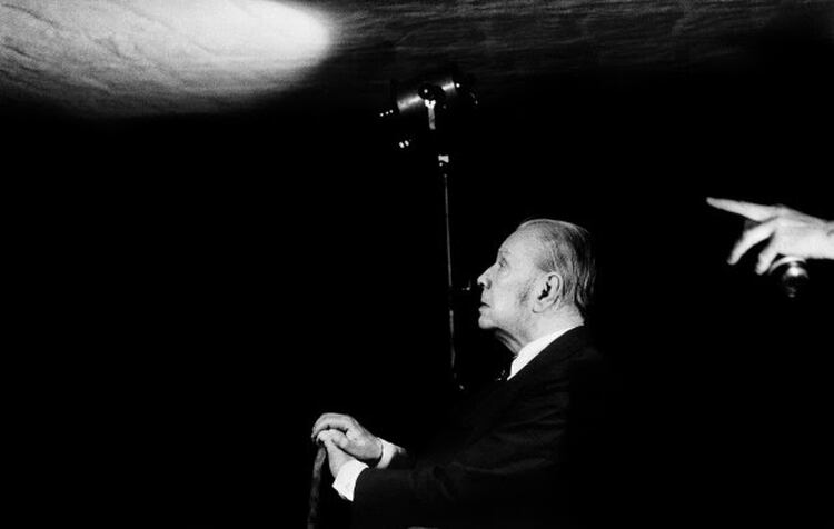 Jorge Luis Borges, retratado por el fotógrafo Daniel Mordzinski
