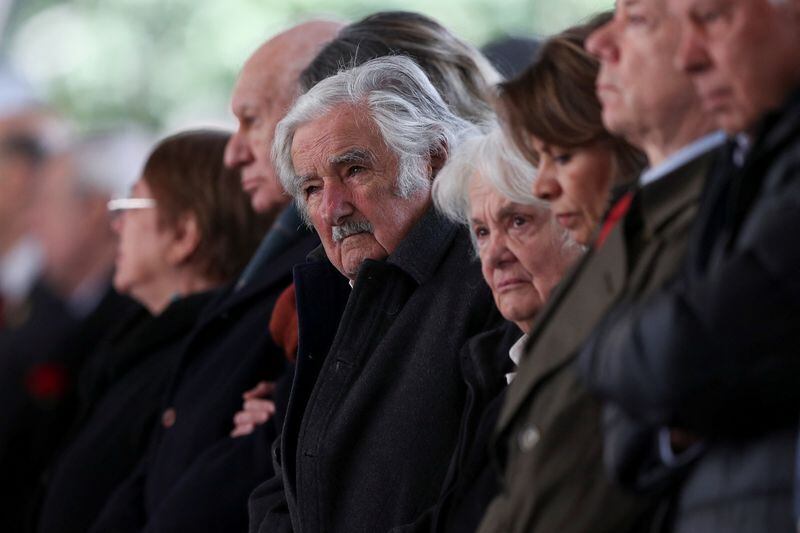 El expresidente uruguayo José Mujica junto a su esposa, Lucía Topolansky, en Santiago de Chile (REUTERS/Iván Alvarado)