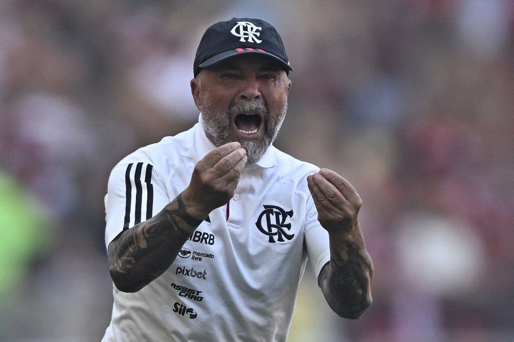 Jorge Sampaoli se enojó por la derrota de Flamengo ante San Pablo en la ida de la final de la Copa Brasil (MAURO PIMENTEL / AFP)