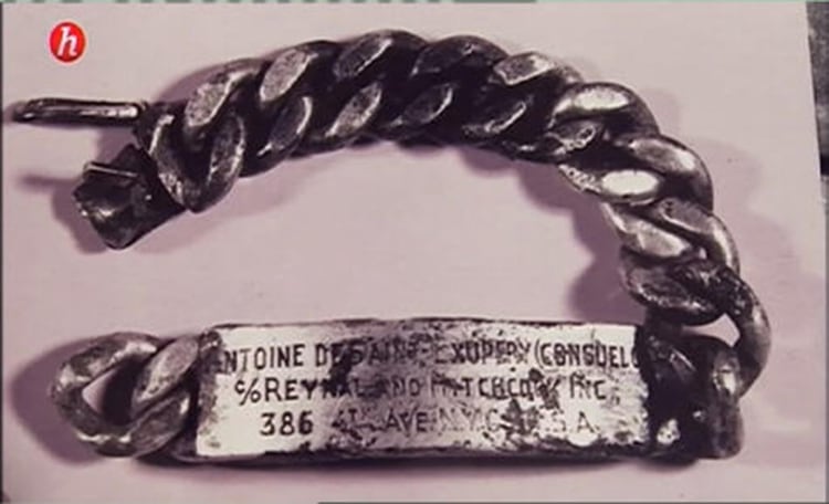 La pulsera con el nombre de Saint-ExupÃ©ry y su esposa Consuelo SuncÃ­n, hallada en el fondo del mar por un pescador francÃ©s en 1998