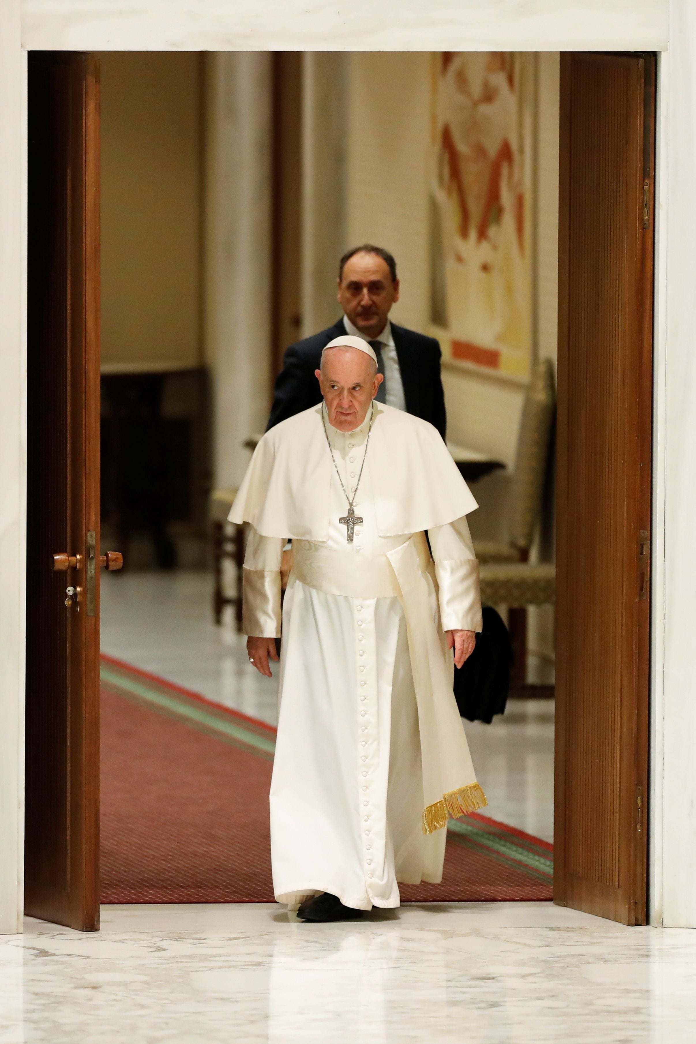 The pope arriving at the general audience (REUTERS / Remo Casilli)