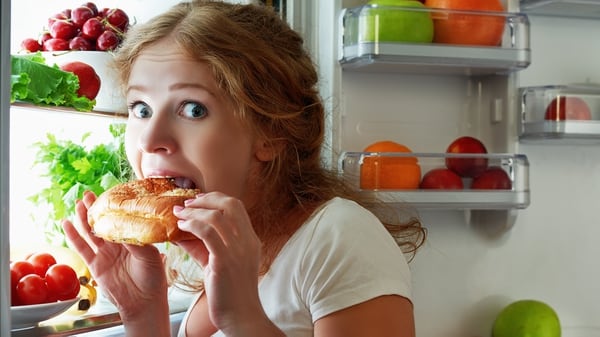 Los alimentos con mayor índice glucémico y grasas se asocian a una mayor adicción (iStock)