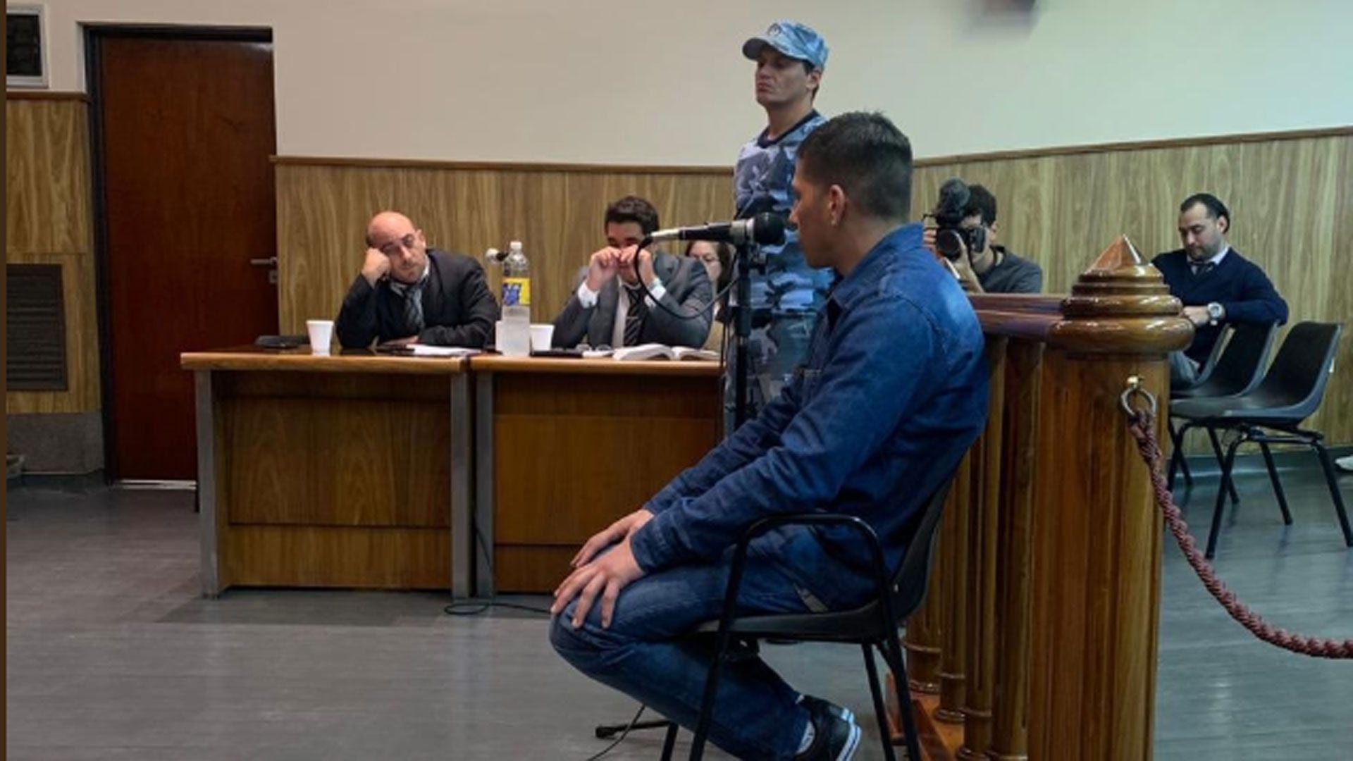 Saracho sentado en el banquillo de los acusados (@DipMiguelFunes)