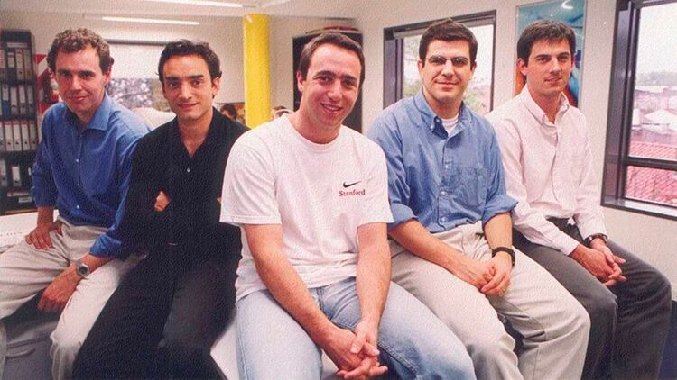 Marcos Galperin en 1998 con algunos de los primeros empleados de 