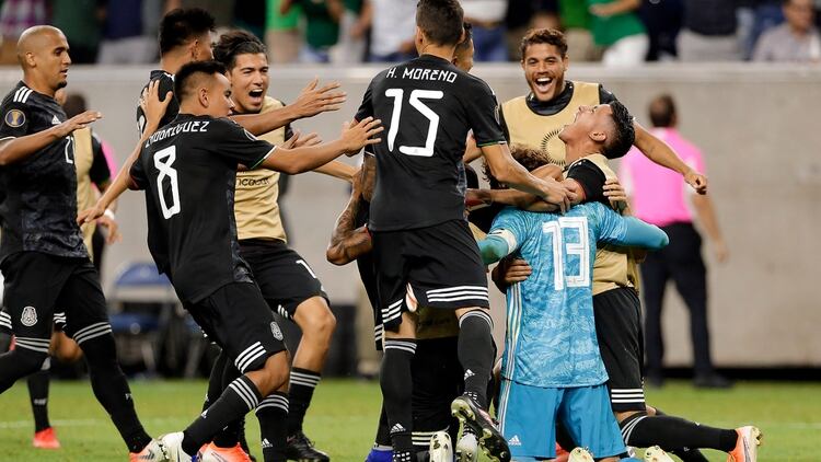 Ochoa fue la figura del equipo mexicano, que tuvo que recurrir a los penales ante Costa Rica en cuartos de final de la Copa Oro (Foto: AP)