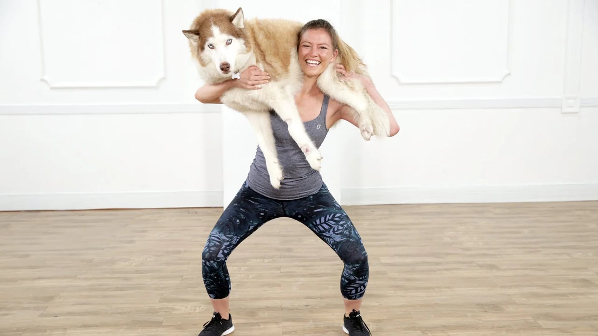 El nuevo desafío viral de Instagram consiste en hacer ejercicios de fuerza con el perro