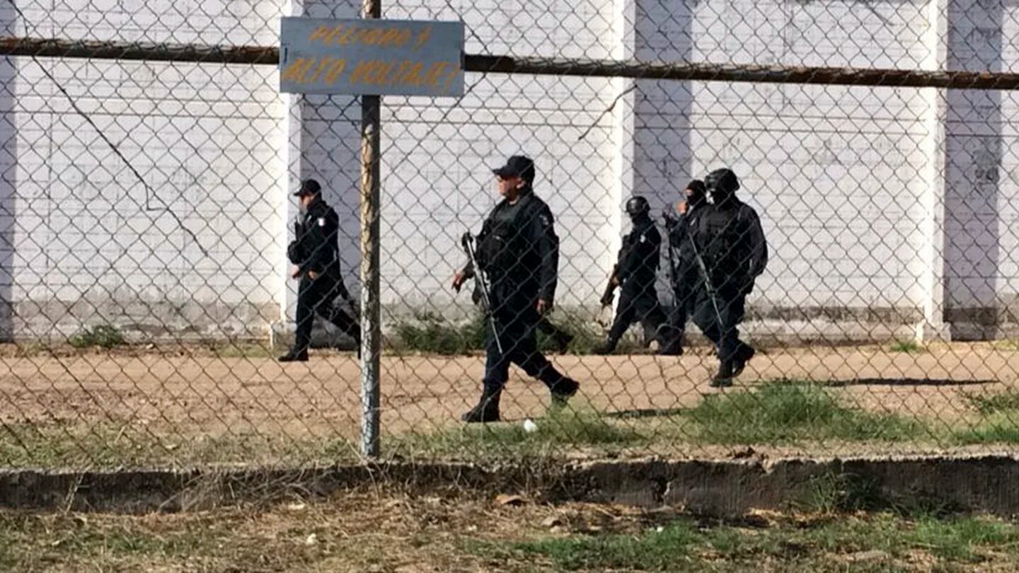 Сбежали из тюрьмы с помощью батареек. Сбежавший из тюрьмы в Мексике. Побег из мексиканский турма. Побег коротышки из тюрьмы.